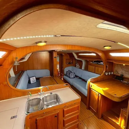 Ботель Classic Sailing Yatch 12, 5m In A Unique Experience *