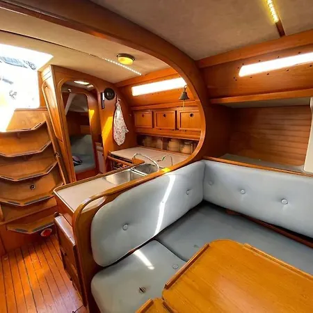 Classic Sailing Yatch 12, 5m In A Unique Experience Botel