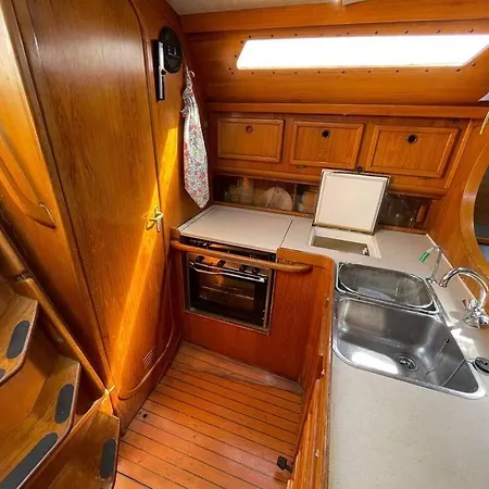 Classic Sailing Yatch 12, 5m In A Unique Experience Lisbona