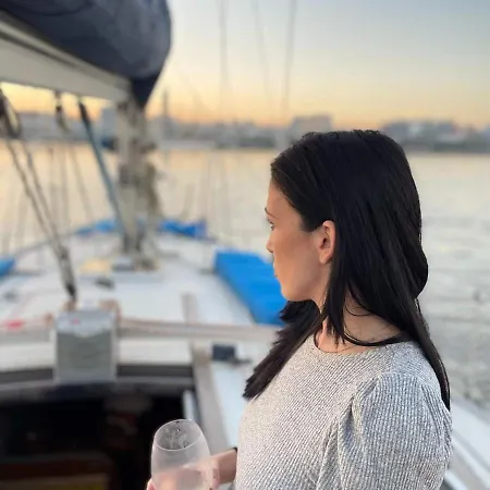 Botel Classic Sailing Yatch 12, 5m In A Unique Experience *