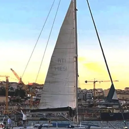 Botel Classic Sailing Yatch 12, 5m In A Unique Experience *