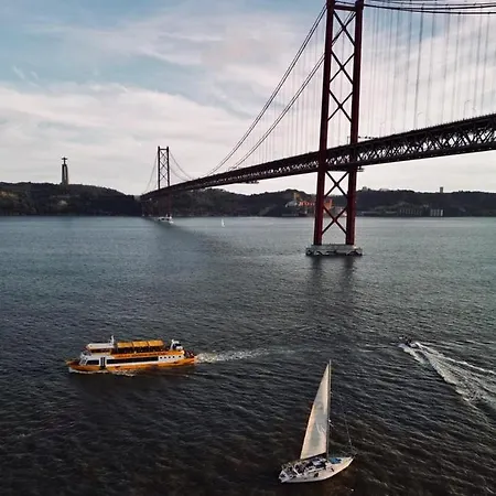 Classic Sailing Yatch 12, 5m In A Unique Experience リスボン