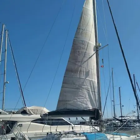 Botel Classic Sailing Yatch 12, 5m In A Unique Experience *