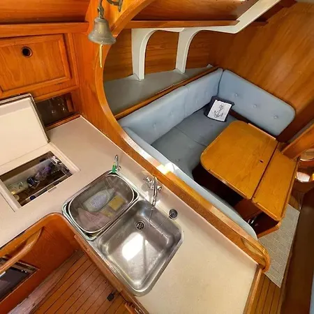 Classic Sailing Yatch 12, 5m In A Unique Experience Botel